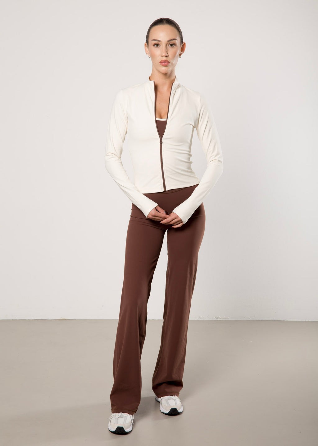 Taisnas bikses ŠOKOLĀDES KRĀSĀ