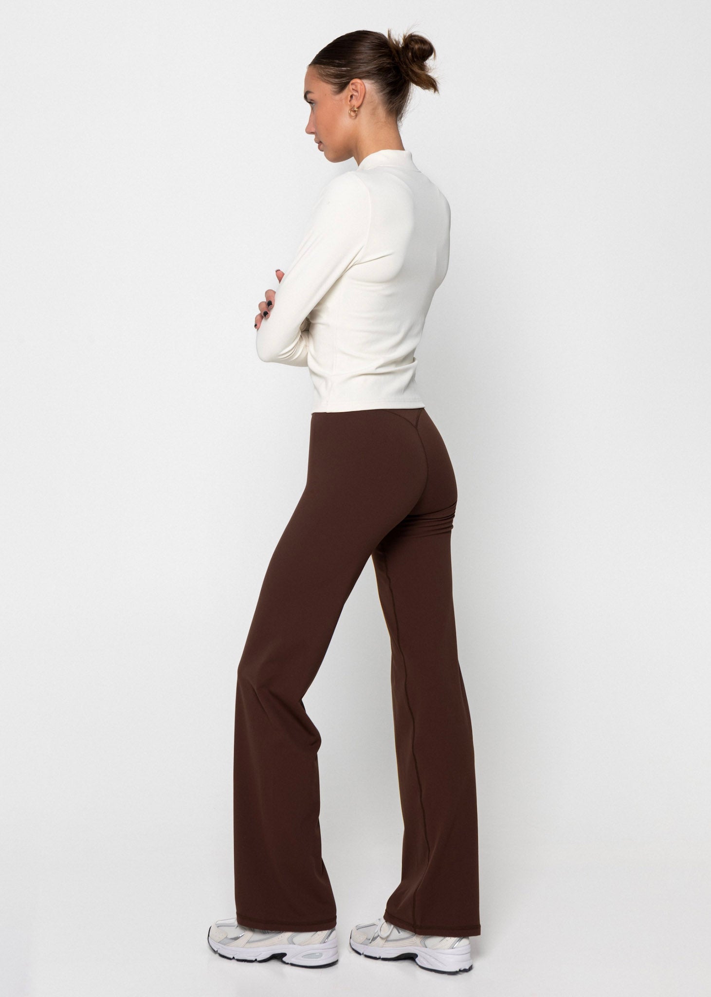 Taisnas bikses ŠOKOLĀDES KRĀSĀ