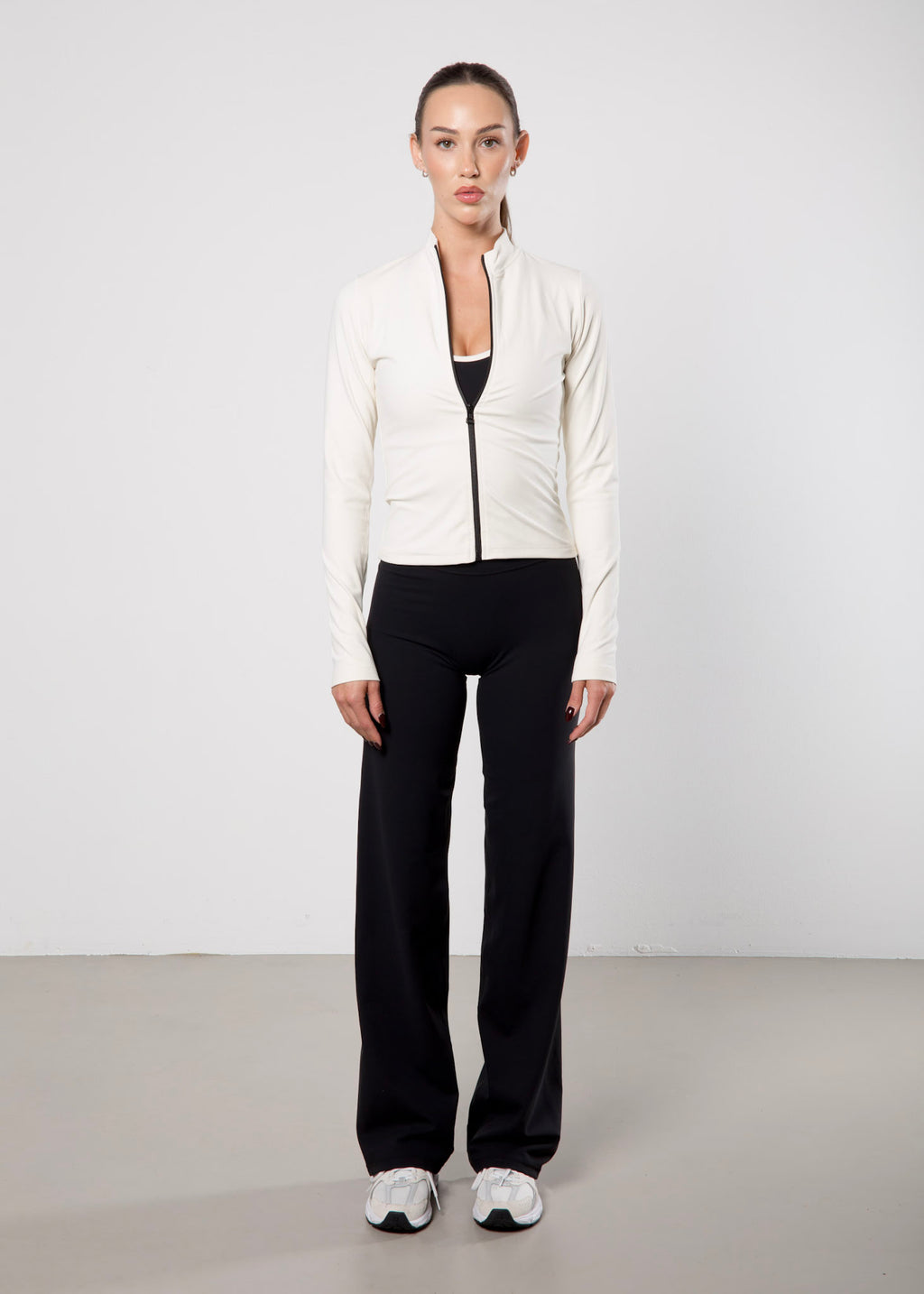 SPORTA JAKA KRĒMKRĀSA/MELNA