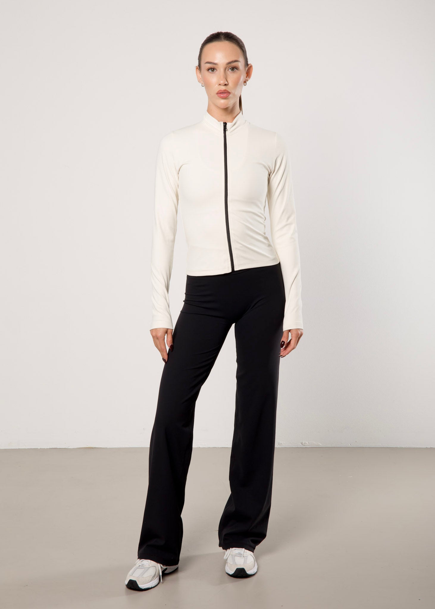 Taisnas bikses MELNAS