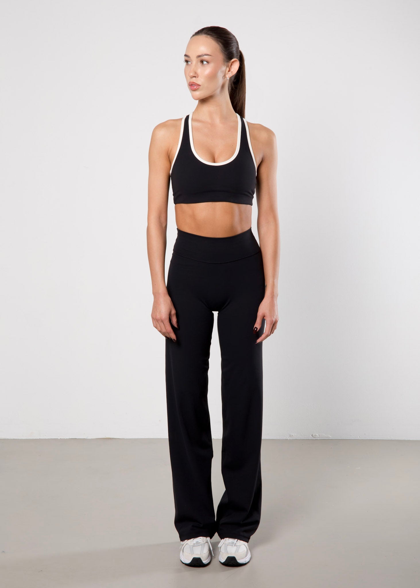 Taisnas bikses MELNAS